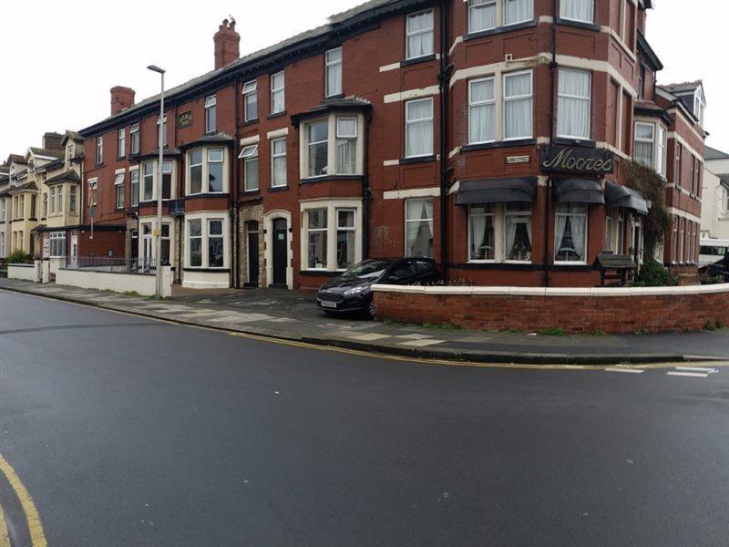 The Moores Blackpool Luaran gambar
